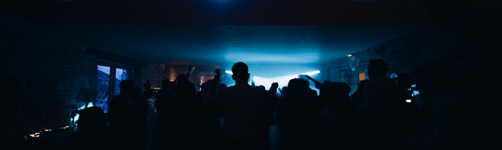 Le bon DJ 
pour votre soirée 
en quelques clics !